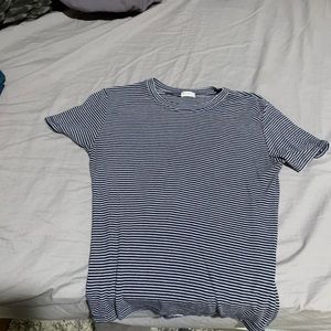 tight short sleeve shirt